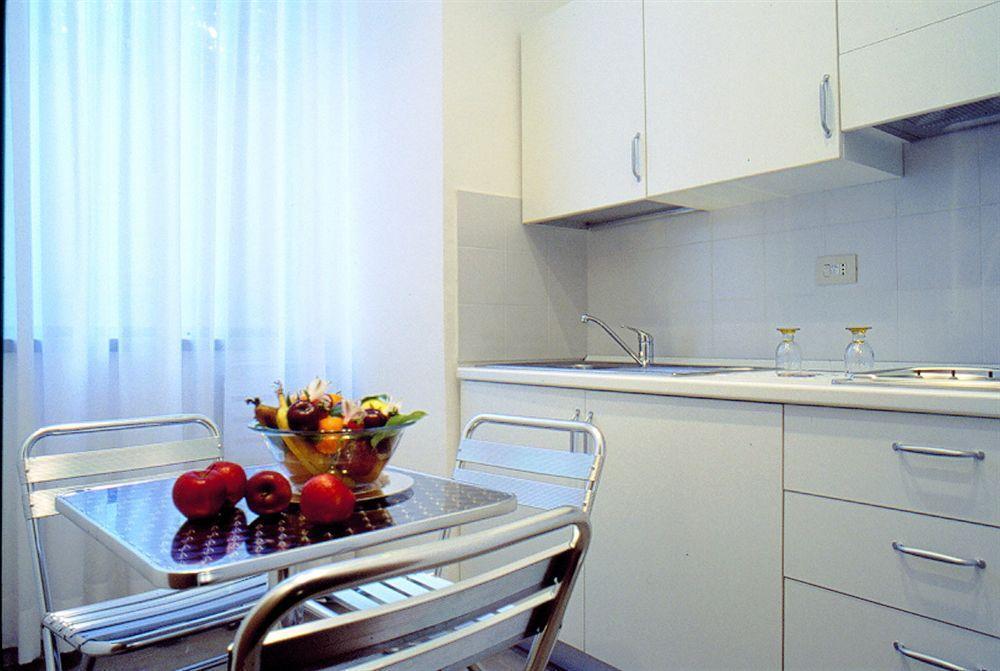 Отель Lemon Garden Рим Экстерьер фото