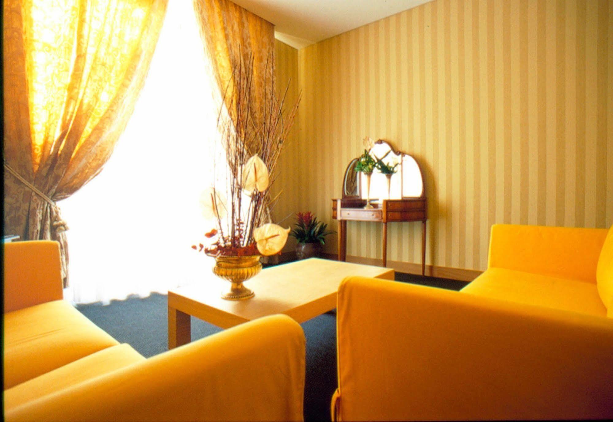Отель Lemon Garden Рим Экстерьер фото